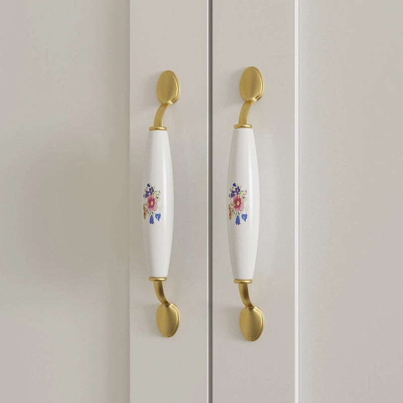 120 cm Brede Armoire Kledingkast met 3 Deuren, 2 Ophangroedes & Bloemenhandgrepen