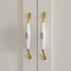 120 cm Brede Armoire Kledingkast met 3 Deuren, 2 Ophangroedes & Bloemenhandgrepen