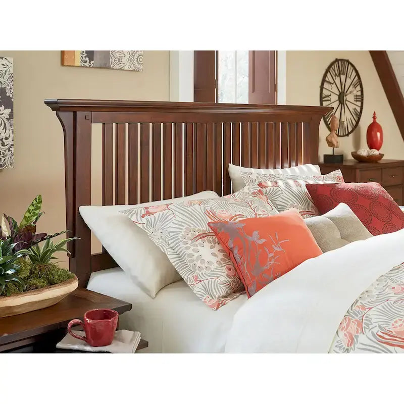 Mission-stijl houten bedframe met vintage eiken afwerking
