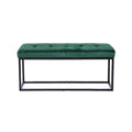 Moderne gestoffeerde bank met metalen frame