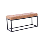 Moderne gestoffeerde bank met metalen frame