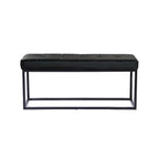 Moderne gestoffeerde bank met metalen frame
