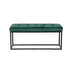 Moderne gestoffeerde bank met metalen frame