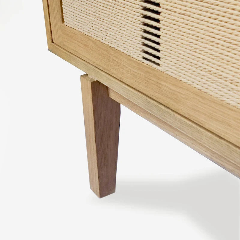 Houten TV-meubel met deuren en kabelbeheer